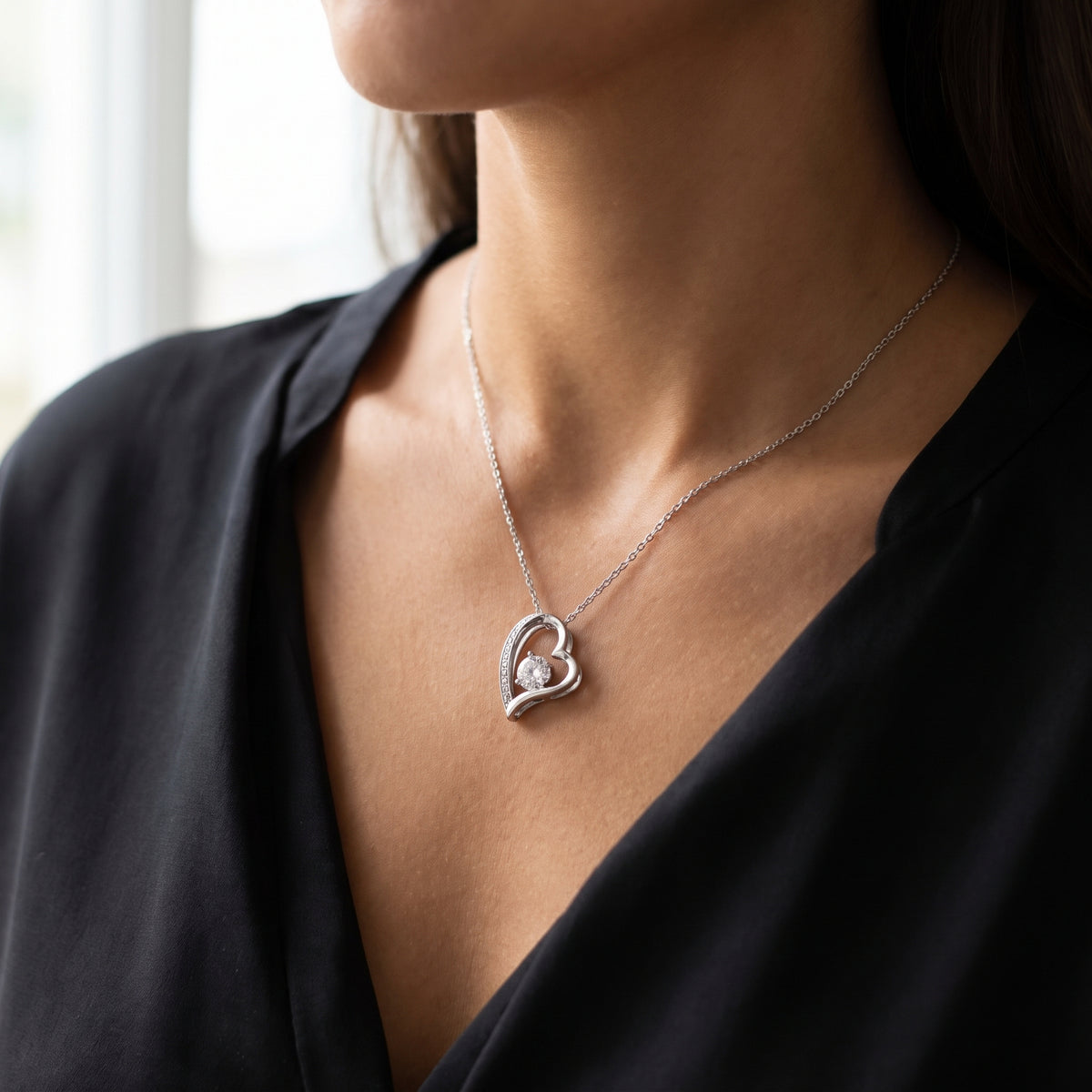 Collier cœur porté