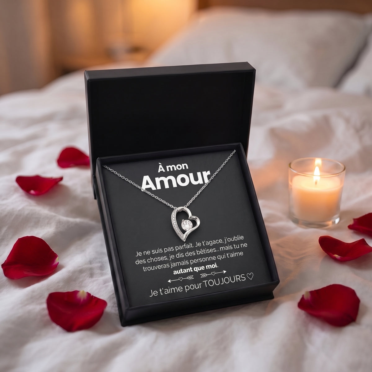 À mon amour, coffret ouvert sur un lit de pétales de rose