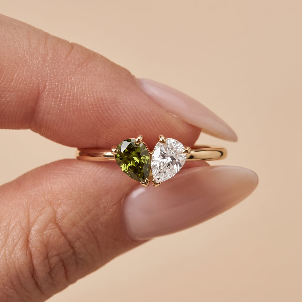 Détail des deux pierres de la bague